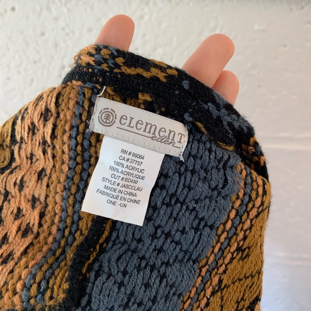 Knit Element Scarf - Picture 3 of 4